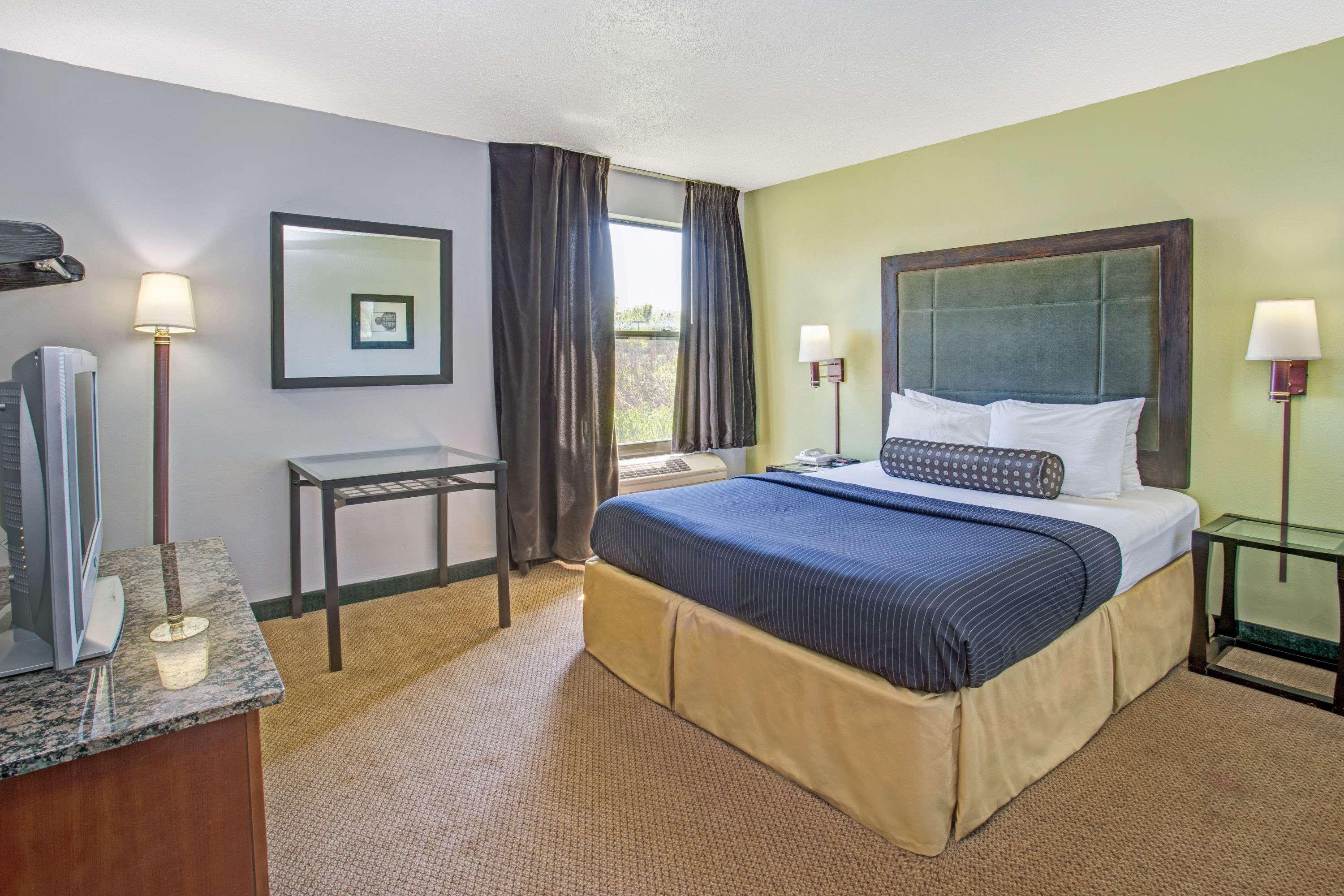 Days Inn By Wyndham Great Lakes Naval Base North Chicago Eksteriør bilde